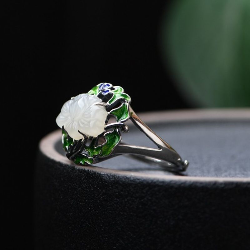 蓮の花のリング - 自然の美しさと職人の技を見事に融合 R436