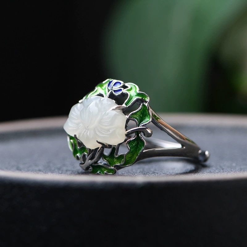 蓮の花のリング - 自然の美しさと職人の技を見事に融合 R436
