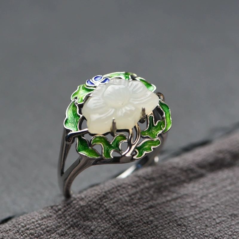 蓮の花のリング - 自然の美しさと職人の技を見事に融合 R436