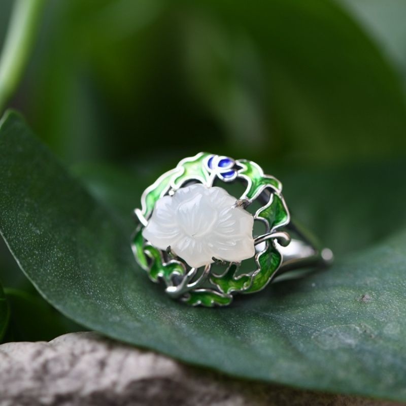 蓮の花のリング - 自然の美しさと職人の技を見事に融合 R436