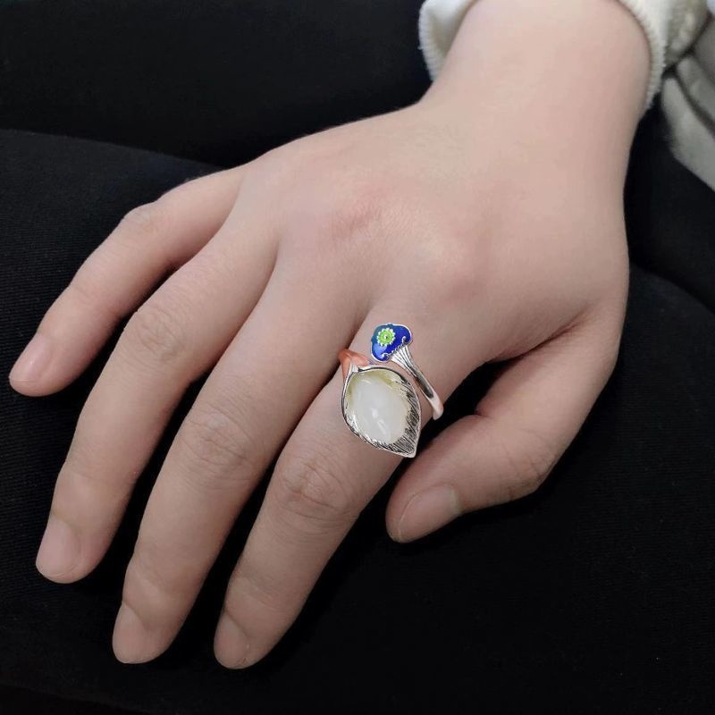 オランダカイウのリング - 七宝焼きの繊細な色合いと見事に調和! R438