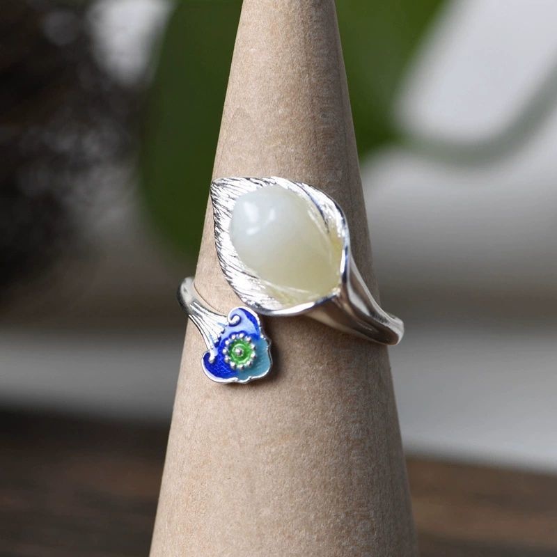 オランダカイウのリング - 七宝焼きの繊細な色合いと見事に調和! R438