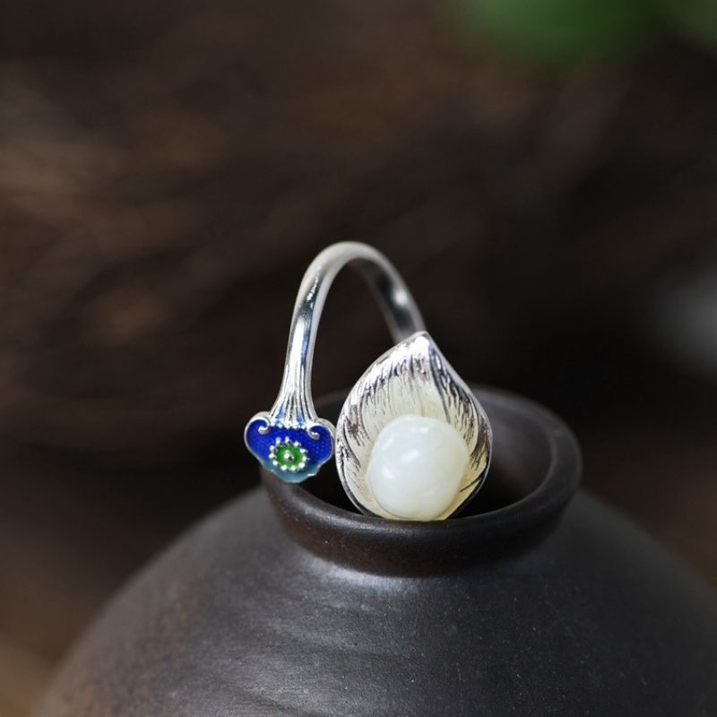 オランダカイウのリング - 七宝焼きの繊細な色合いと見事に調和! R438