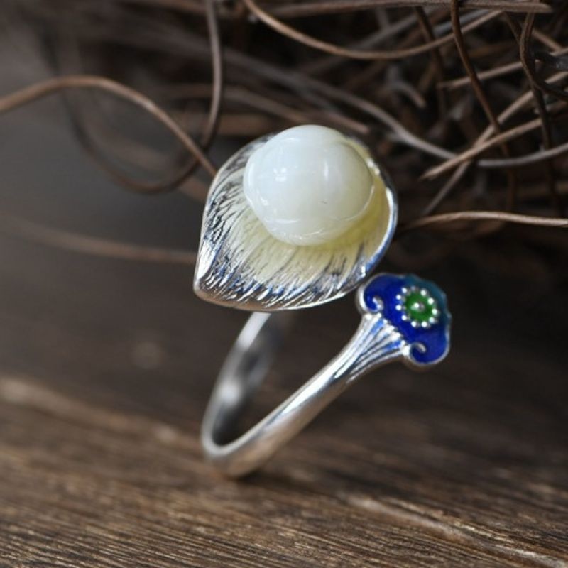 オランダカイウのリング - 七宝焼きの繊細な色合いと見事に調和! R438