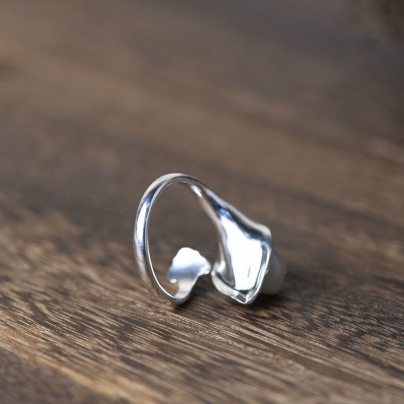 オランダカイウのリング - 七宝焼きの繊細な色合いと見事に調和! R438