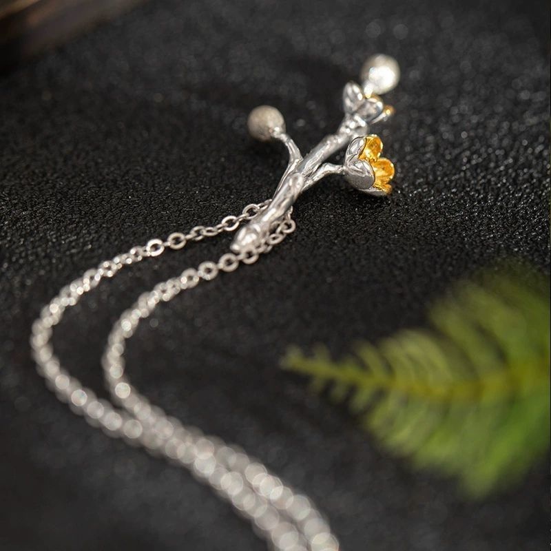 梅の花のペンダント - 日常使いは勿論、特別な日も最適 N148