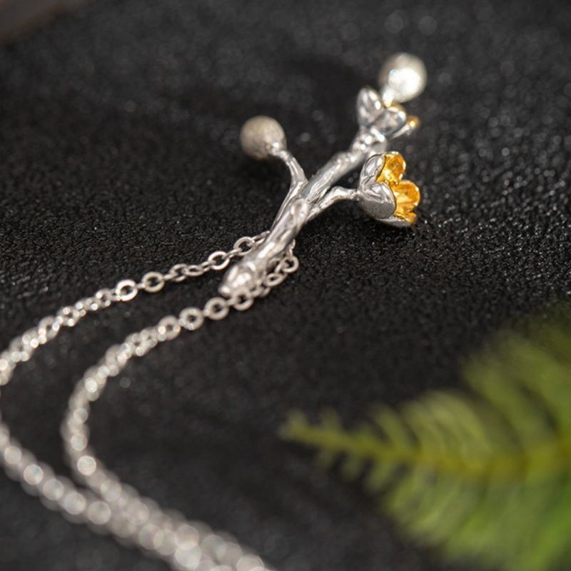 梅の花のペンダント - 日常使いは勿論、特別な日も最適 N148