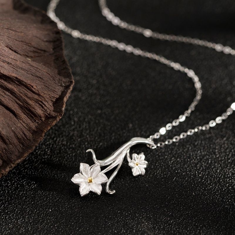 水仙のペンダント - 優雅さと自然の美しさを同時に感じる N150