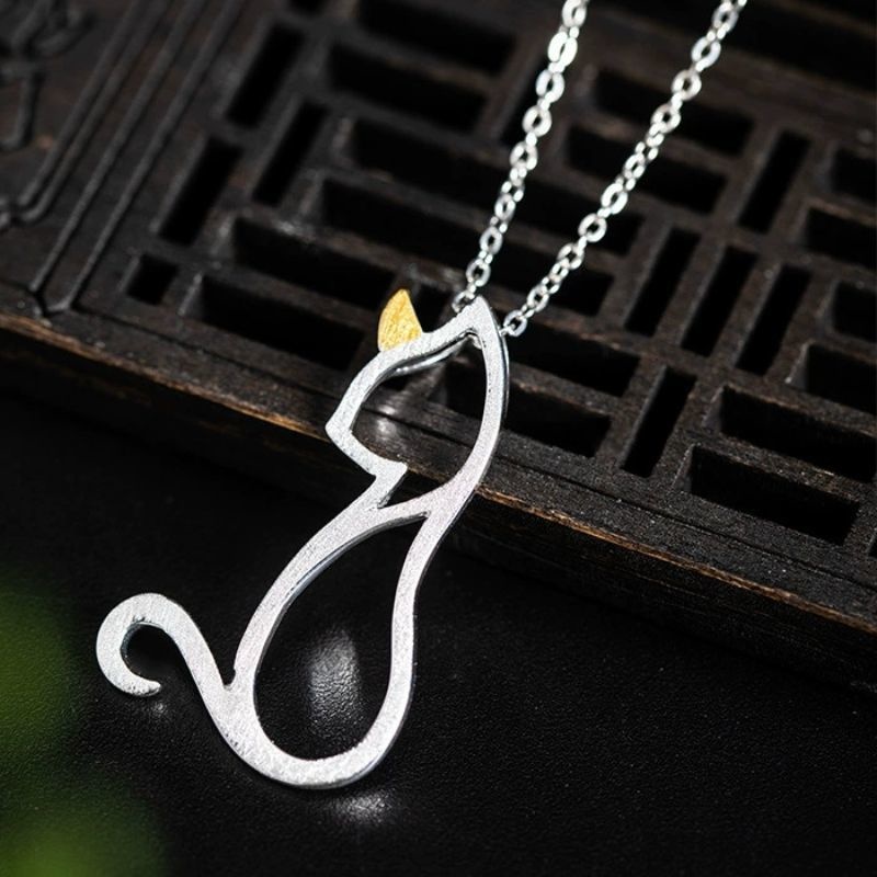 可愛い猫のペンダント - シンプルでありながら存在感がある N152