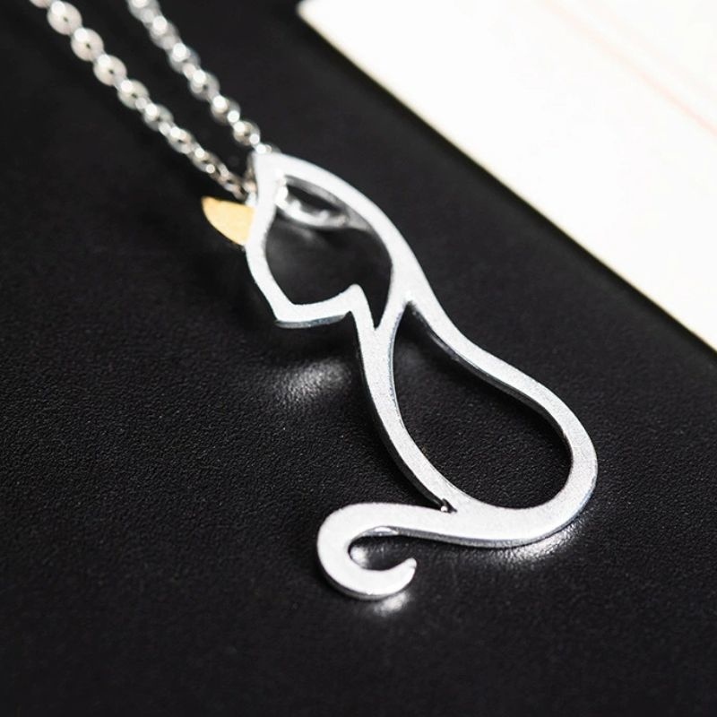 可愛い猫のペンダント - シンプルでありながら存在感がある N152