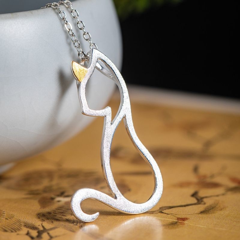 可愛い猫のペンダント - シンプルでありながら存在感がある N152