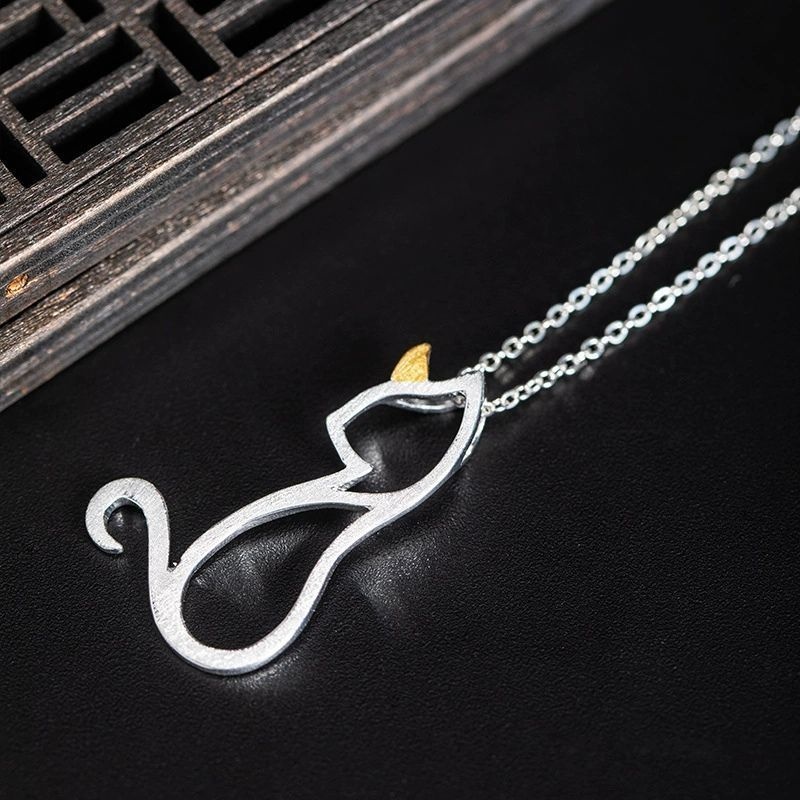 可愛い猫のペンダント - シンプルでありながら存在感がある N152