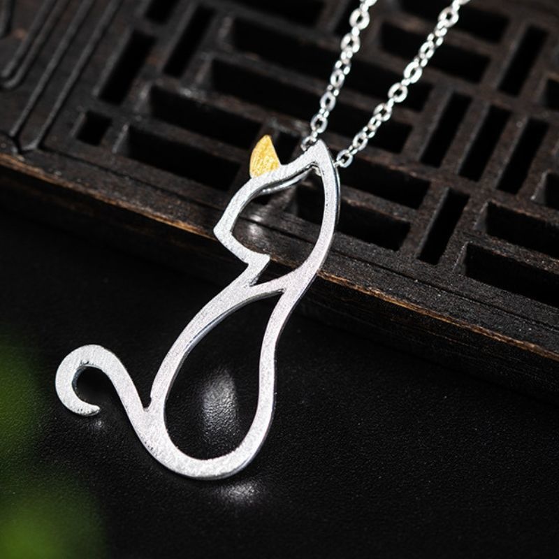 可愛い猫のペンダント - シンプルでありながら存在感がある N152