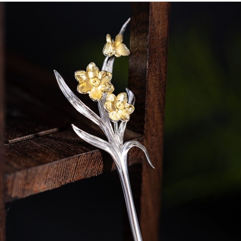 水仙の花のかんざし - 伝統的な美しさと現代的な感性が見事に調和 K186