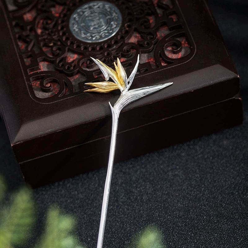 ゴクラクチョウカのかんざし - 上品な色合いと独特な形状が特徴 K187