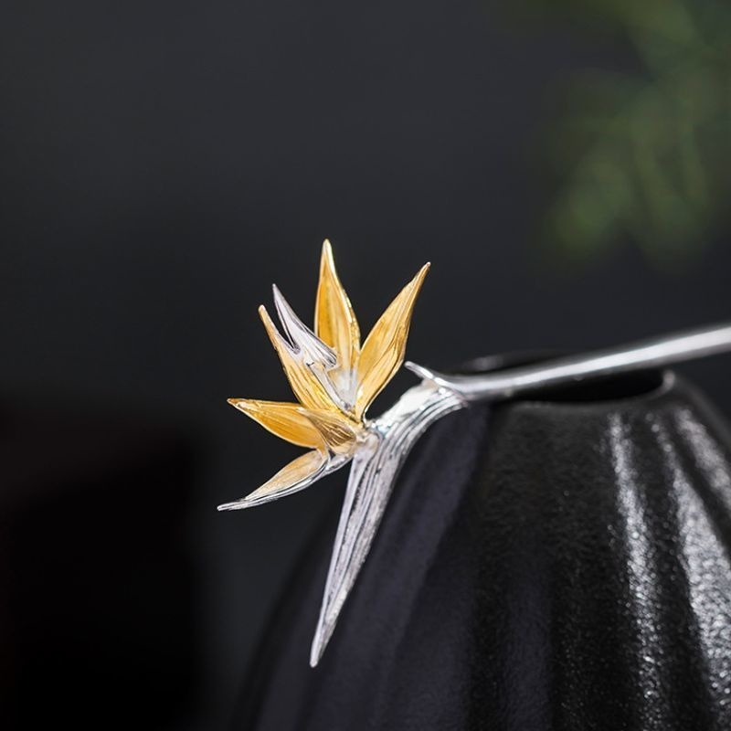 ゴクラクチョウカのかんざし - 上品な色合いと独特な形状が特徴 K187