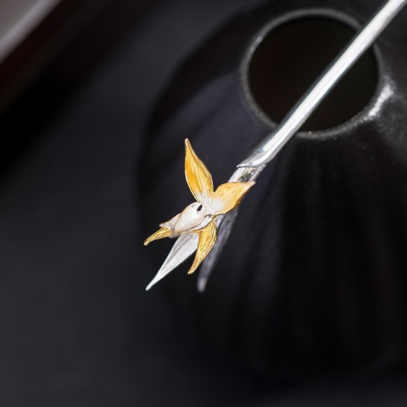 ゴクラクチョウカのかんざし - 上品な色合いと独特な形状が特徴 K187