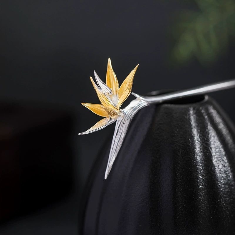 ゴクラクチョウカのかんざし - 上品な色合いと独特な形状が特徴 K187