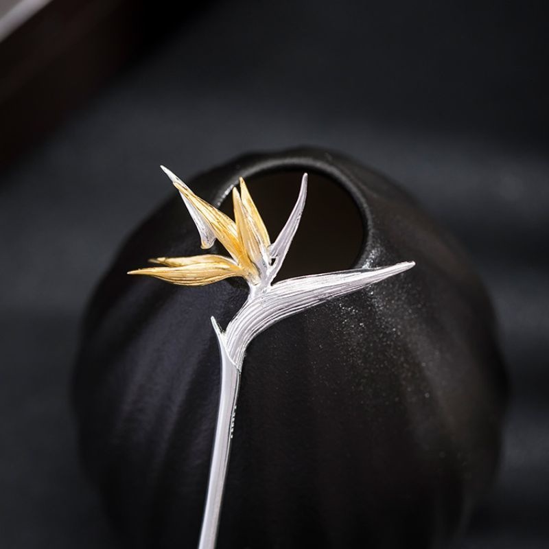 ゴクラクチョウカのかんざし - 上品な色合いと独特な形状が特徴 K187