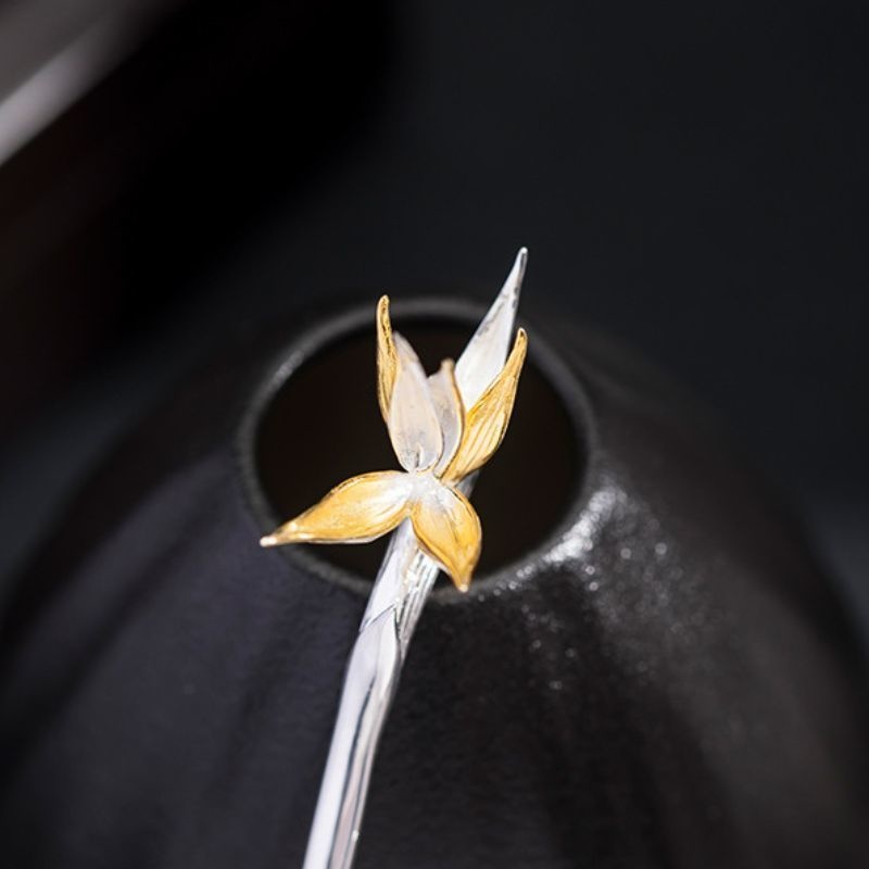 ゴクラクチョウカのかんざし - 上品な色合いと独特な形状が特徴 K187