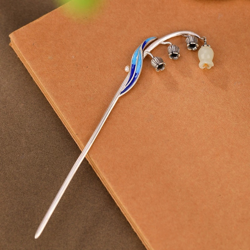 鈴蘭の花のかんざし - 自然の中に咲く本物の鈴蘭を身にまとう K193