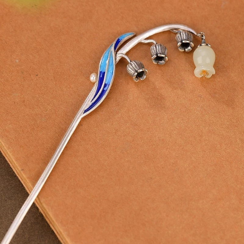 鈴蘭の花のかんざし - 自然の中に咲く本物の鈴蘭を身にまとう K193