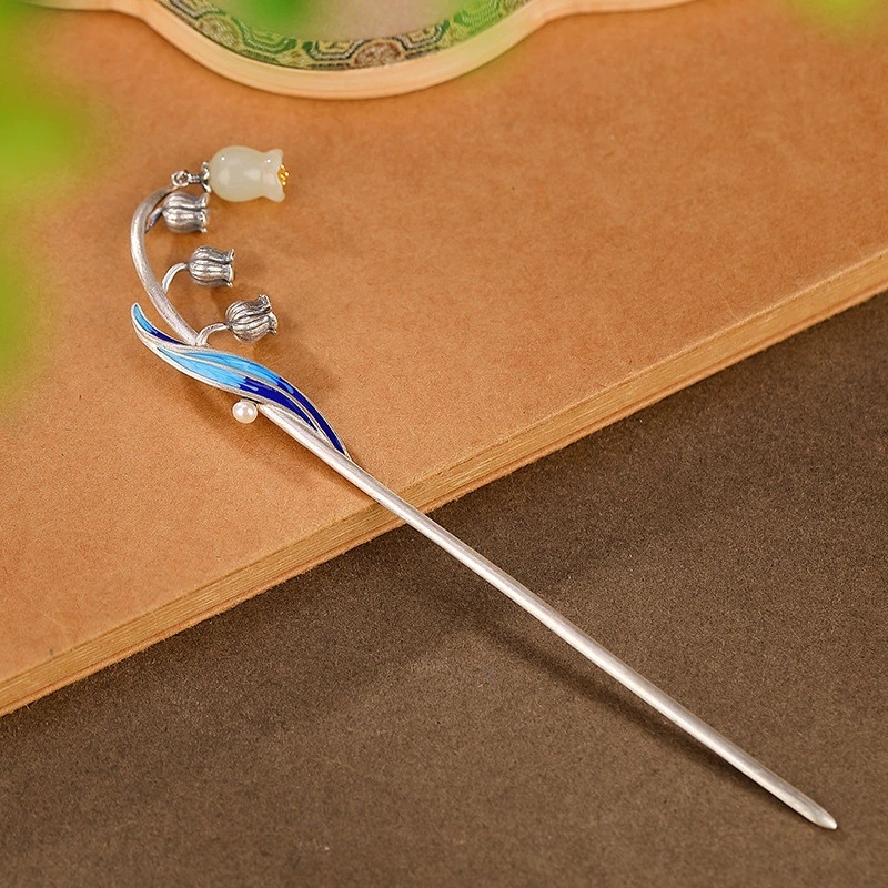 鈴蘭の花のかんざし - 自然の中に咲く本物の鈴蘭を身にまとう K193