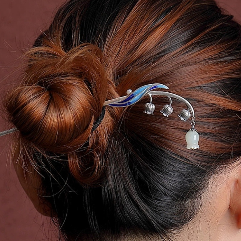 鈴蘭の花のかんざし - 自然の中に咲く本物の鈴蘭を身にまとう K193