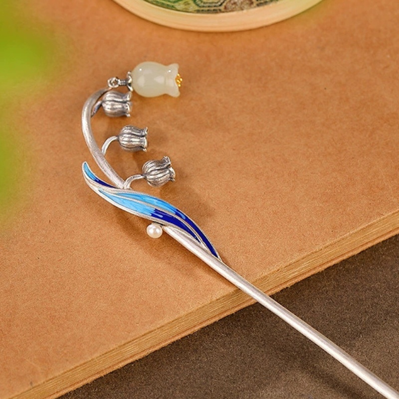 鈴蘭の花のかんざし - 自然の中に咲く本物の鈴蘭を身にまとう K193