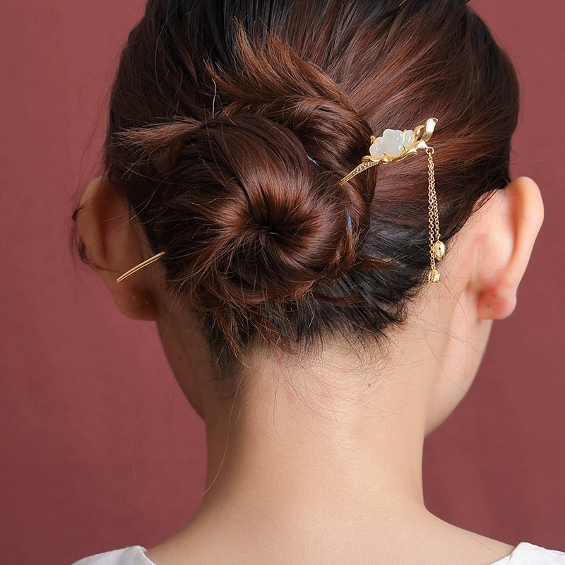 蓮の花のかんざし - 特別な日の装いに華やかさを添える K194