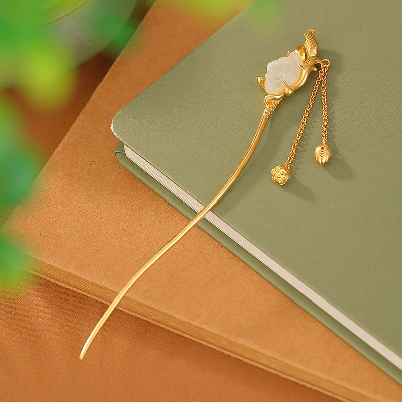 蓮の花のかんざし - 特別な日の装いに華やかさを添える K194