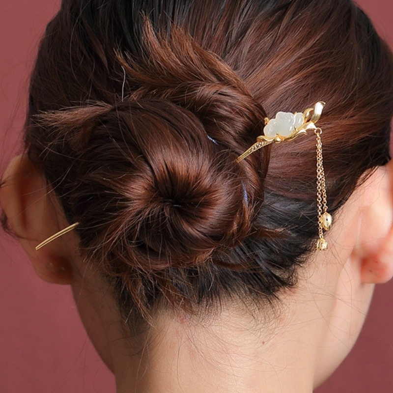 蓮の花のかんざし - 特別な日の装いに華やかさを添える K194