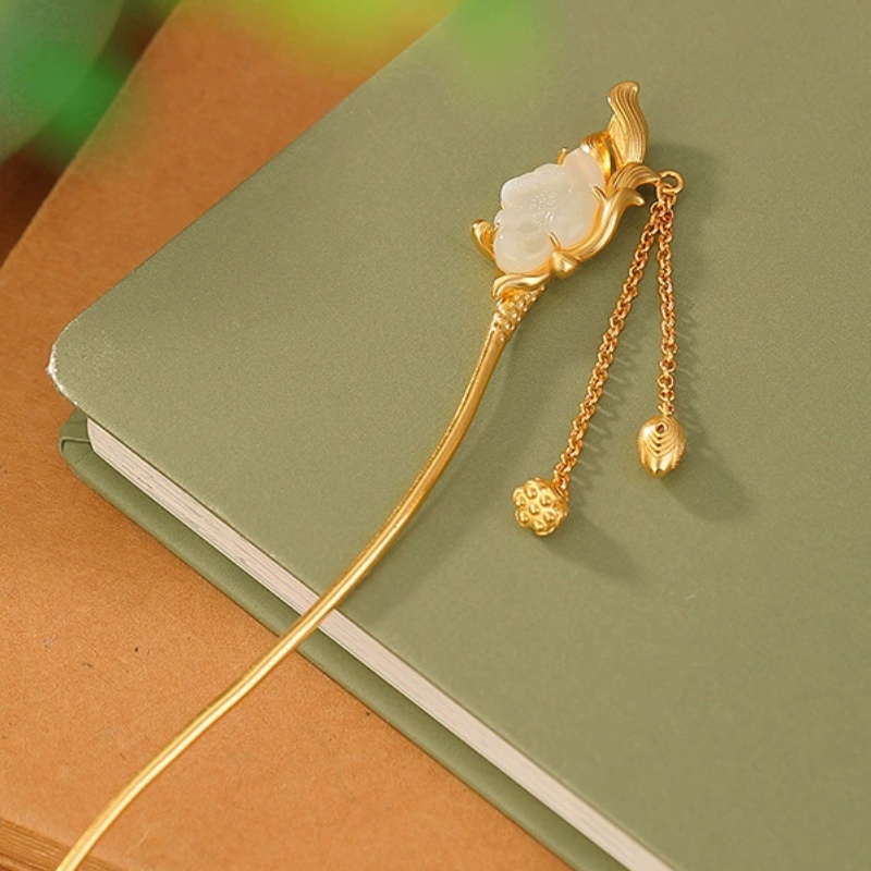 蓮の花のかんざし - 特別な日の装いに華やかさを添える K194