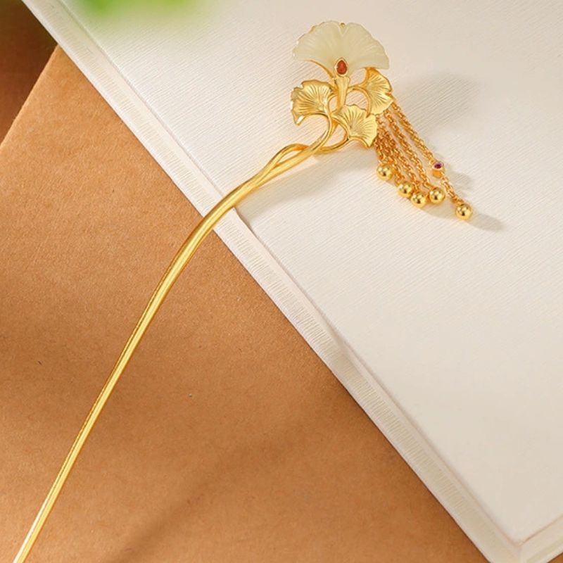 イチョウの葉のかんざし - 秋の風情を感じさせるデザイン K196