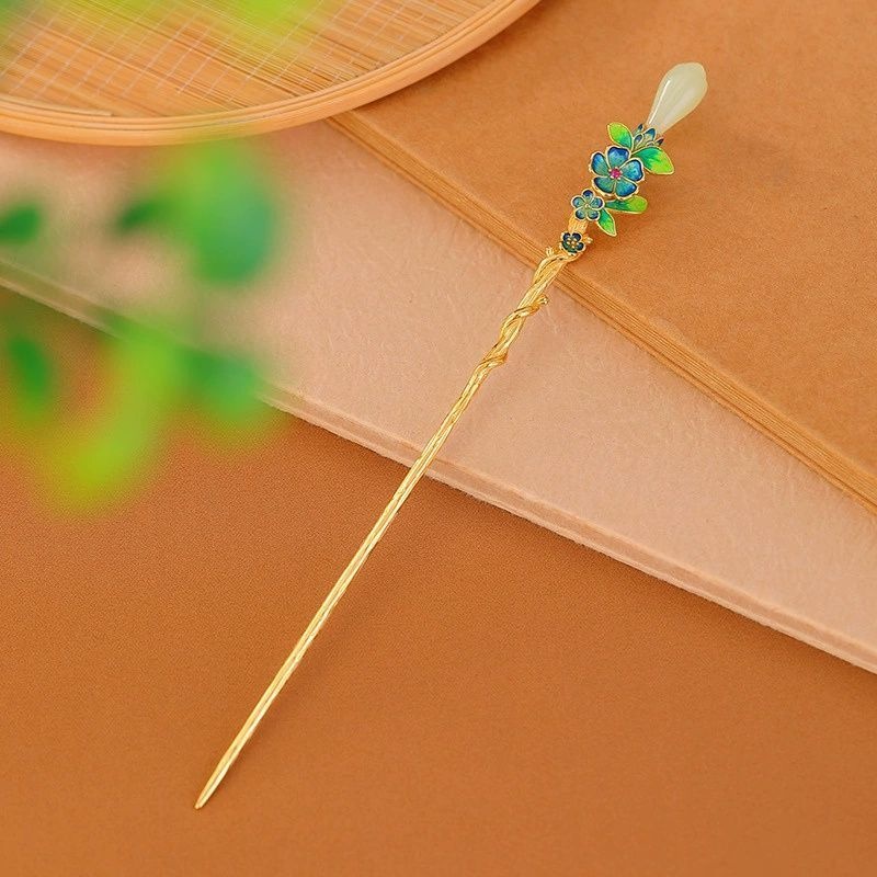 ハクモクレンのかんざし - 伝統を大切にしつつ、現代的な感性を取り入れた K199