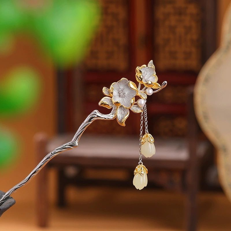 サザンカと木蓮の花のかんざし - 清々しい雰囲気を醸し出す K202