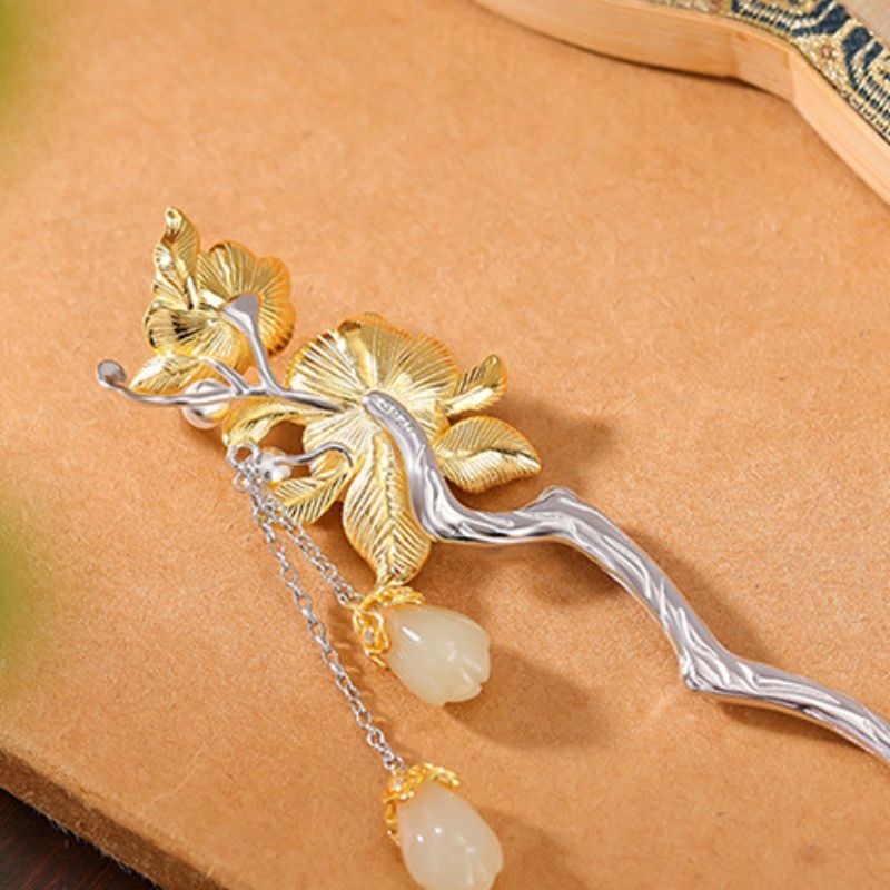 サザンカと木蓮の花のかんざし - 清々しい雰囲気を醸し出す K202