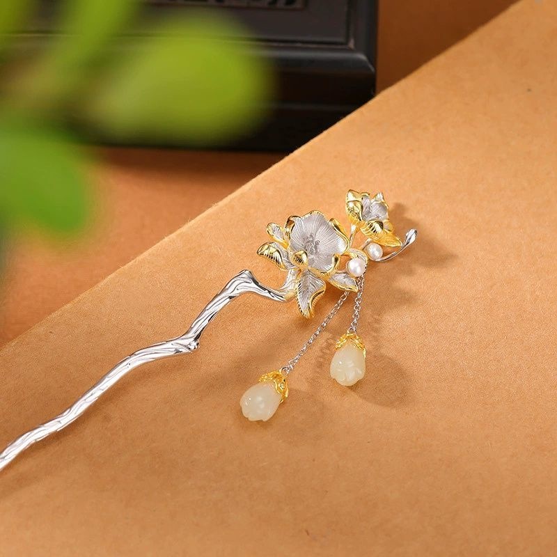 サザンカと木蓮の花のかんざし - 清々しい雰囲気を醸し出す K202