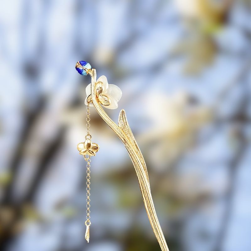 木蓮の花のかんざし - 伝統と現代の美が融合した逸品 K204