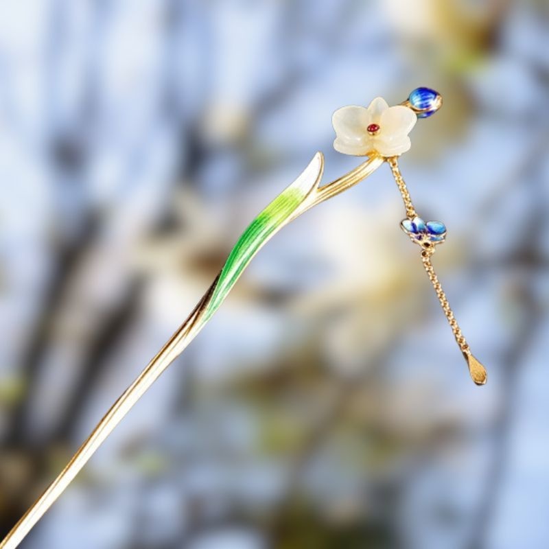 木蓮の花のかんざし - 伝統と現代の美が融合した逸品 K204