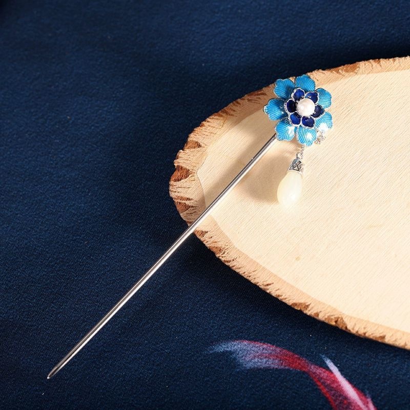 コスモスのかんざし - 古典的な美しさと現代的なエレガンスが見事に融合 K205