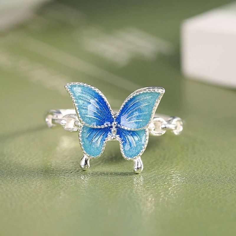 蝶々のリング - まるで蝶が舞う空を映し出すかのように R441