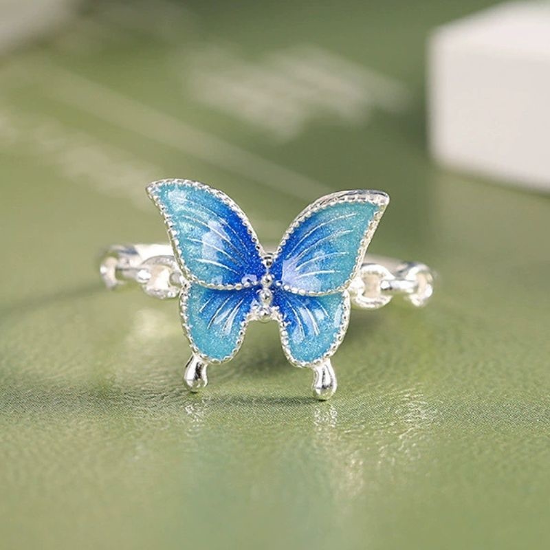蝶々のリング - まるで蝶が舞う空を映し出すかのように R441