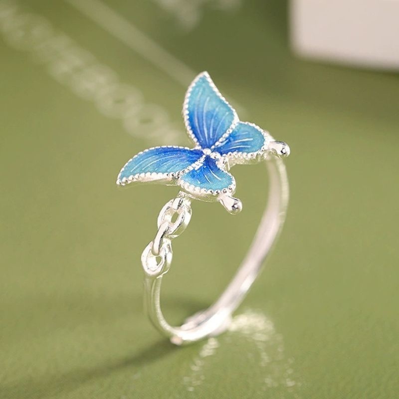 蝶々のリング - まるで蝶が舞う空を映し出すかのように R441