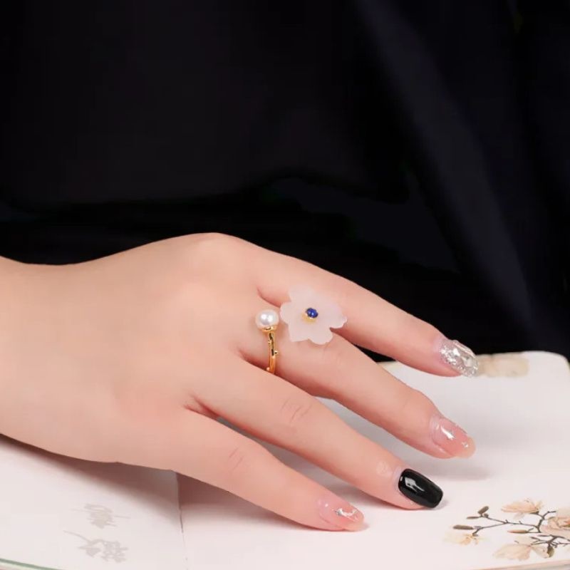 百合の花のリング - 特別な日の贈り物や自身へのご褒美としても最適 R442