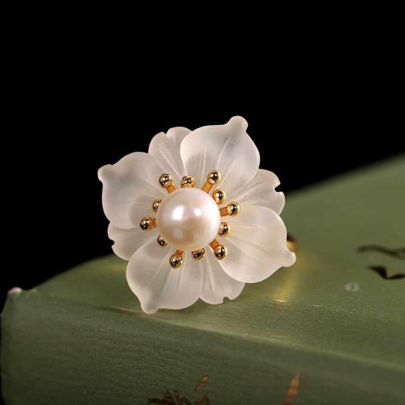 風車の花のリング - 特別な日の装いを華やかに演出してくれる R443