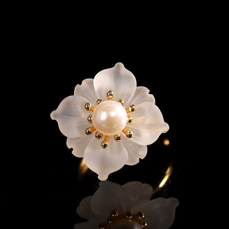 風車の花のリング - 特別な日の装いを華やかに演出してくれる R443