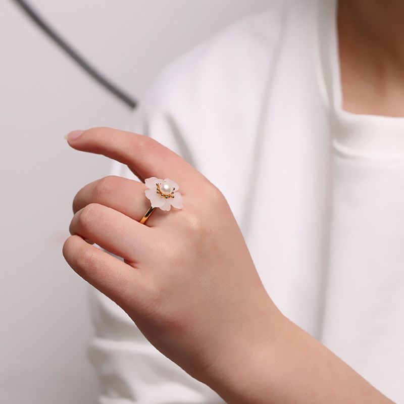 風車の花のリング - 特別な日の装いを華やかに演出してくれる R443