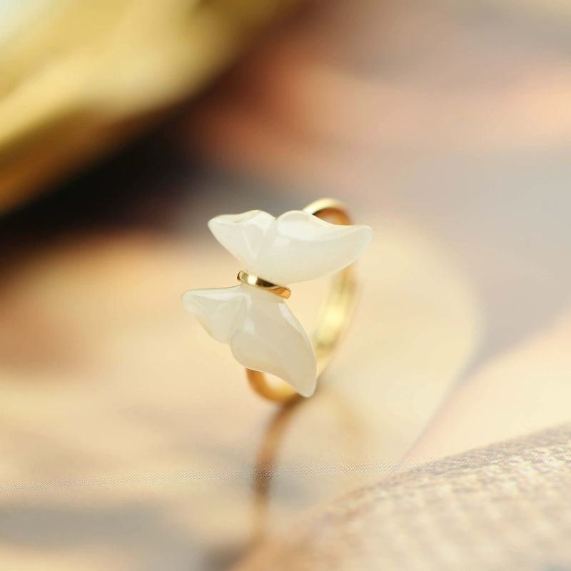 蝶々のリング - 日常のどんなシーンにも調和 R444