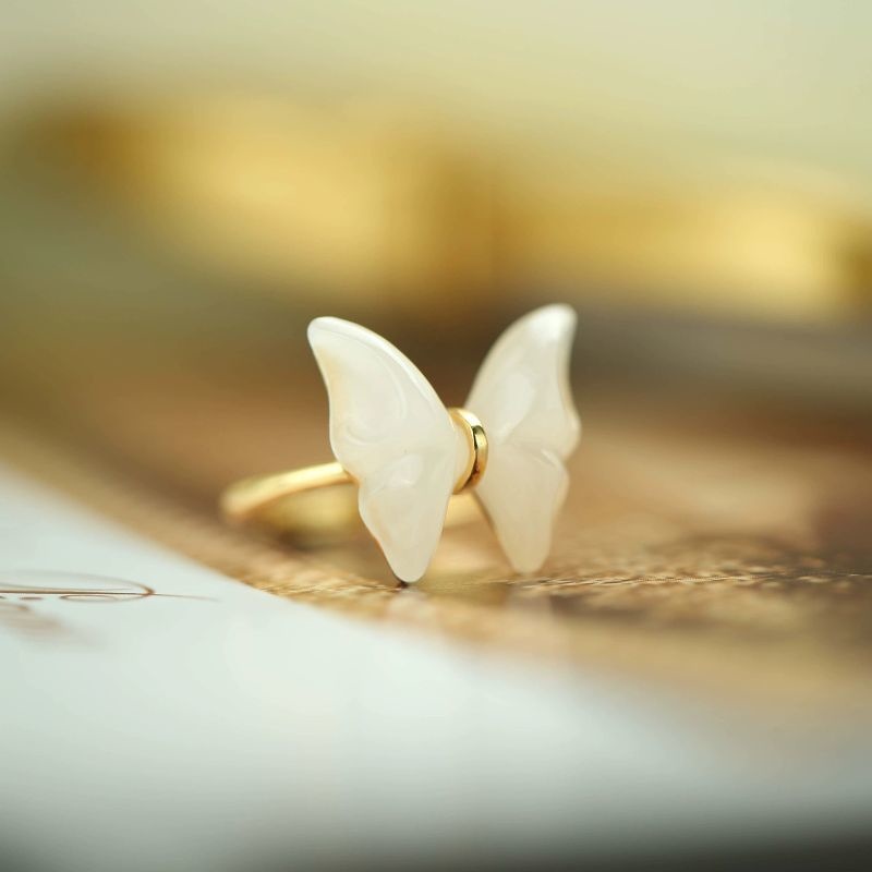蝶々のリング - 日常のどんなシーンにも調和 R444